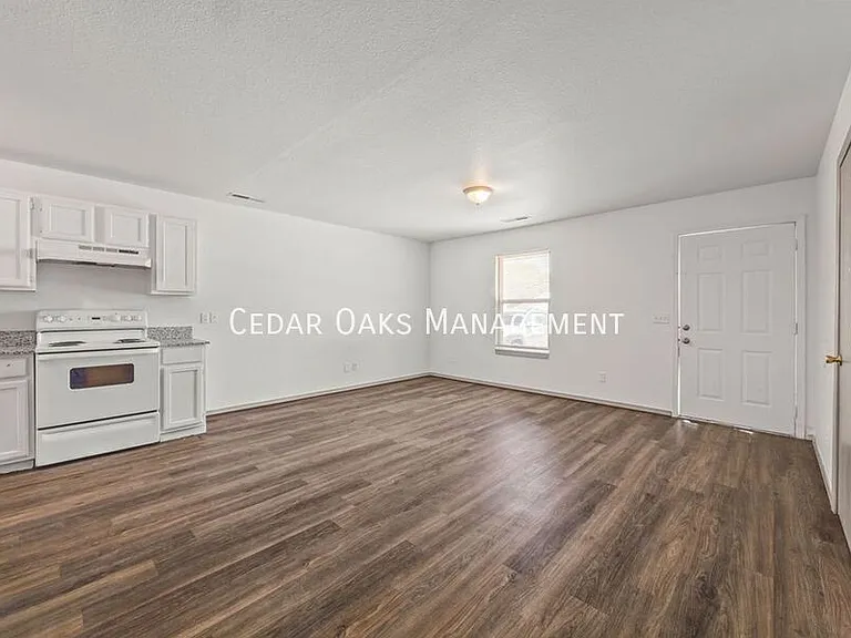 111 Josie Pl #B — Photo 2