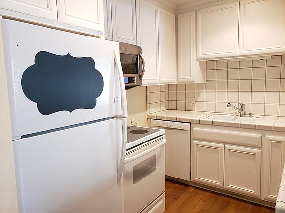 3rd image of 1044 Lorraine Dr #B
