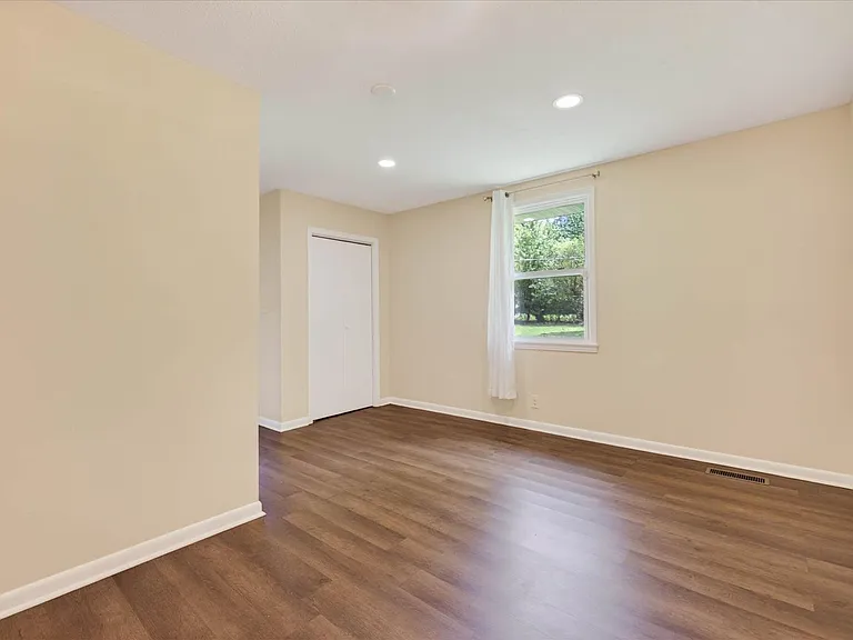 37 Hillsboro Rd — Photo 26
