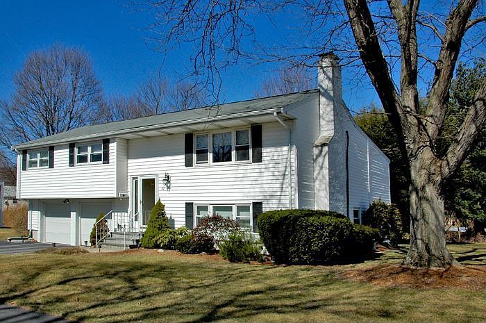 Sunny, updated Split-Level Ranch