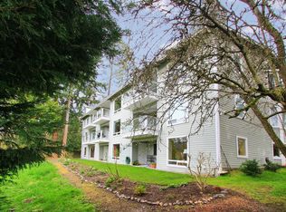 12307 NE 97th St APT E, Kirkland, WA 98033