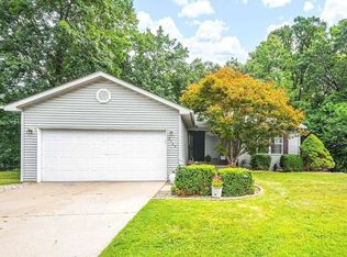 3705 W Saymore Ln, Peoria, IL 61615