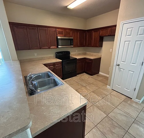 318 Main St #B — Photo 4