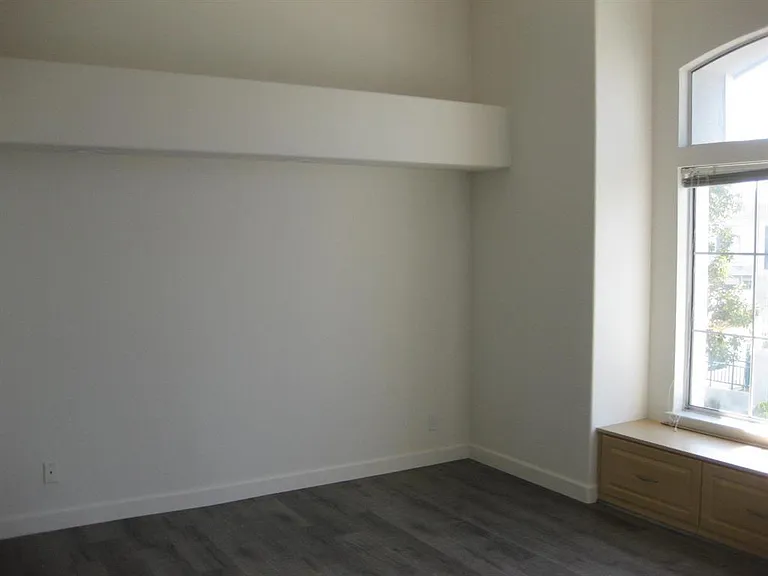 555 Shoal Cir — Photo 10