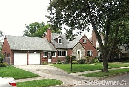 848 Warrington Place : Spacious Cape Cod w/attached 2-car garage
