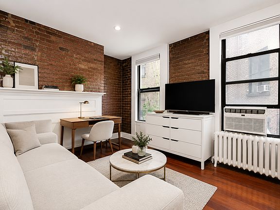 2nd image of 106 Greenwich Ave #2B