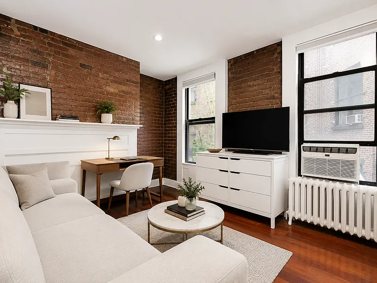 106 Greenwich Ave #2B — Photo 2