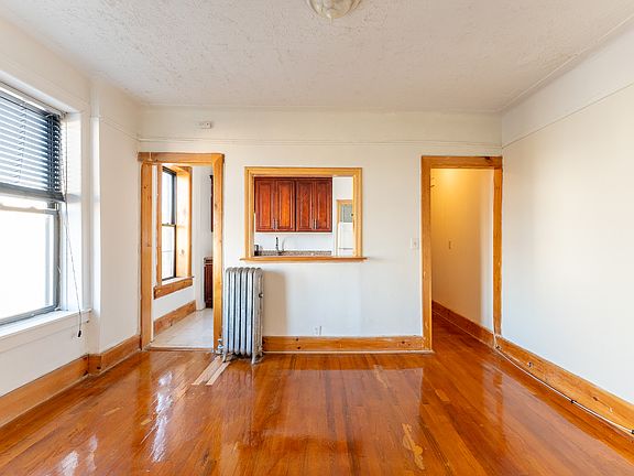 3rd image of 261 14th St #E3