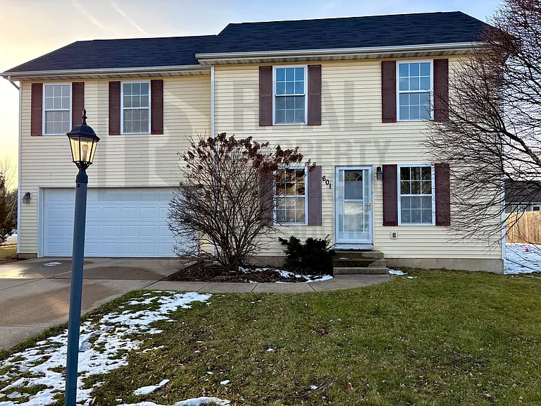 601 Mary Dr — Photo 2