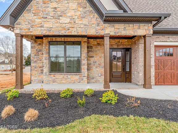 3rd image of 204 Goldcrest Dr