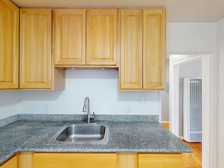 22815 Grand St — Photo 10