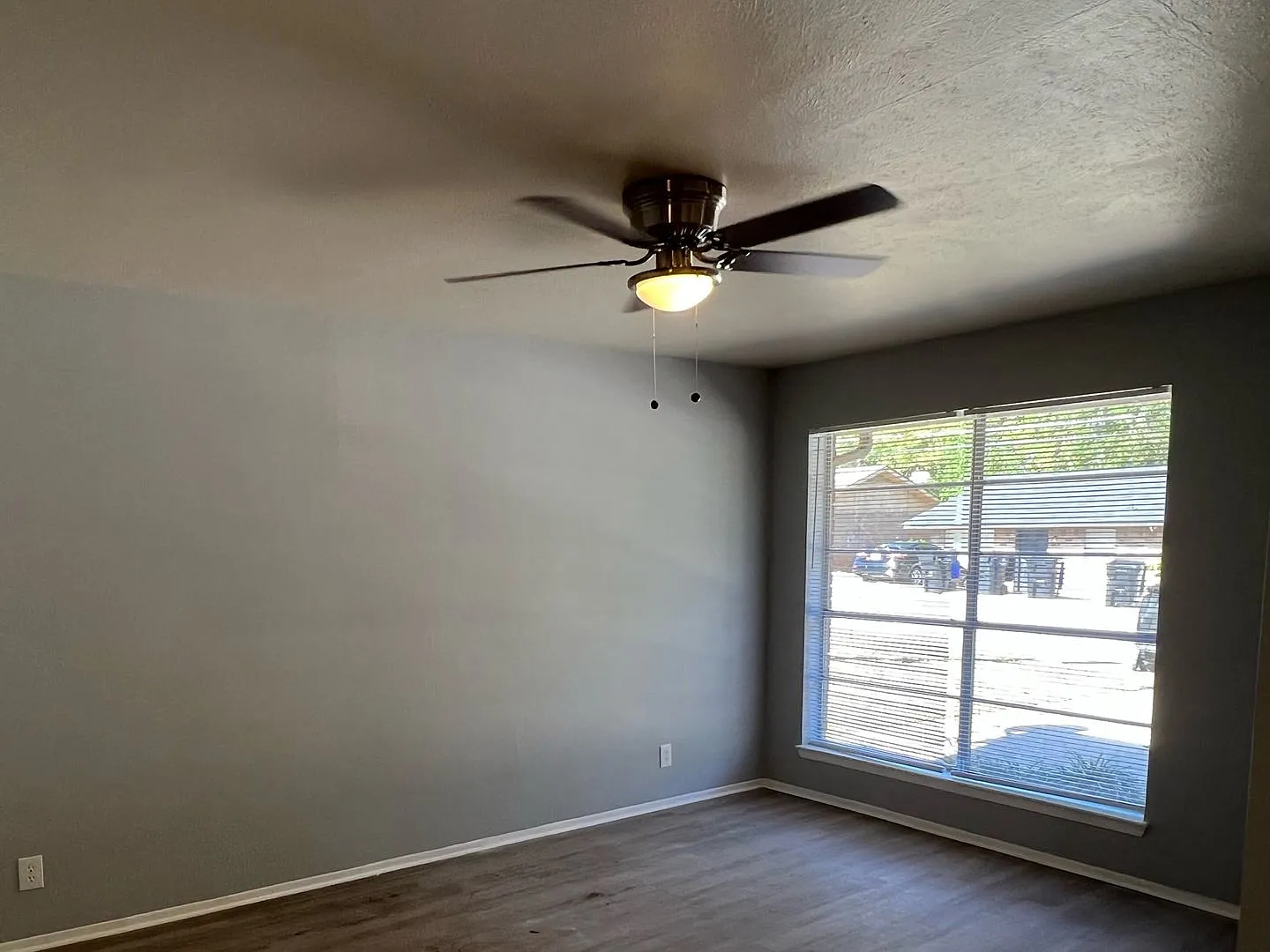 2915 2917 Bernice — Photo 2