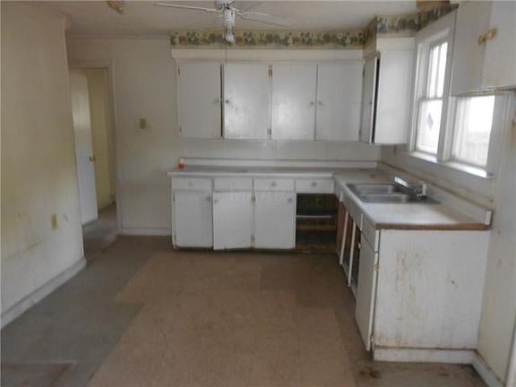 5th image of 1680 Berkshire Ave