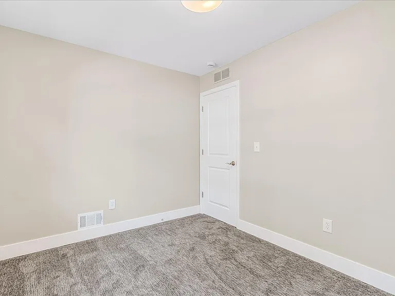 306 Roe St — Photo 22