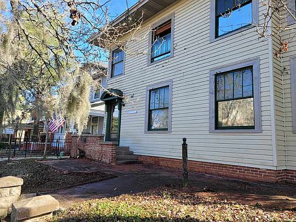 3rd image of 2350 Park St