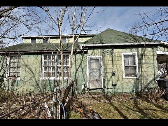 3rd image of 2811 Fairview St