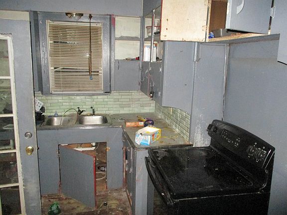 2nd image of 125 Woods St