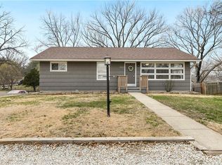 3924 Valley View Rd, Leavenworth, KS 66048