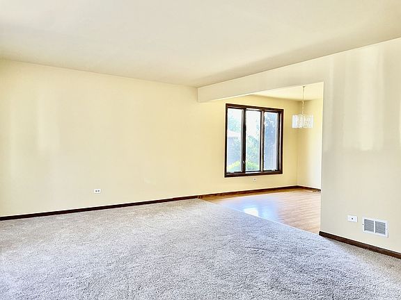 3rd image of 16520 Blossom Ln