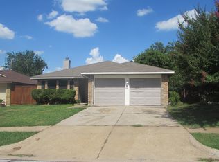5923 Inks Lake Dr, Arlington, TX 76018