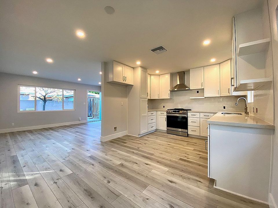 Kitchen & Familyroom