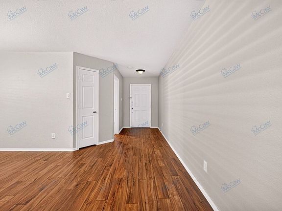 4th image of 2425 Grand Rapids Dr