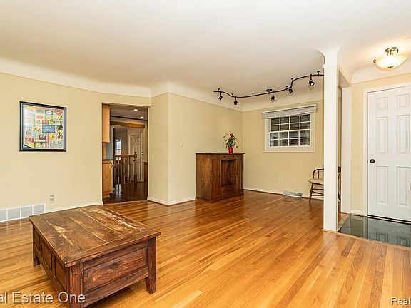 3rd image of 354 Reitman Ct
