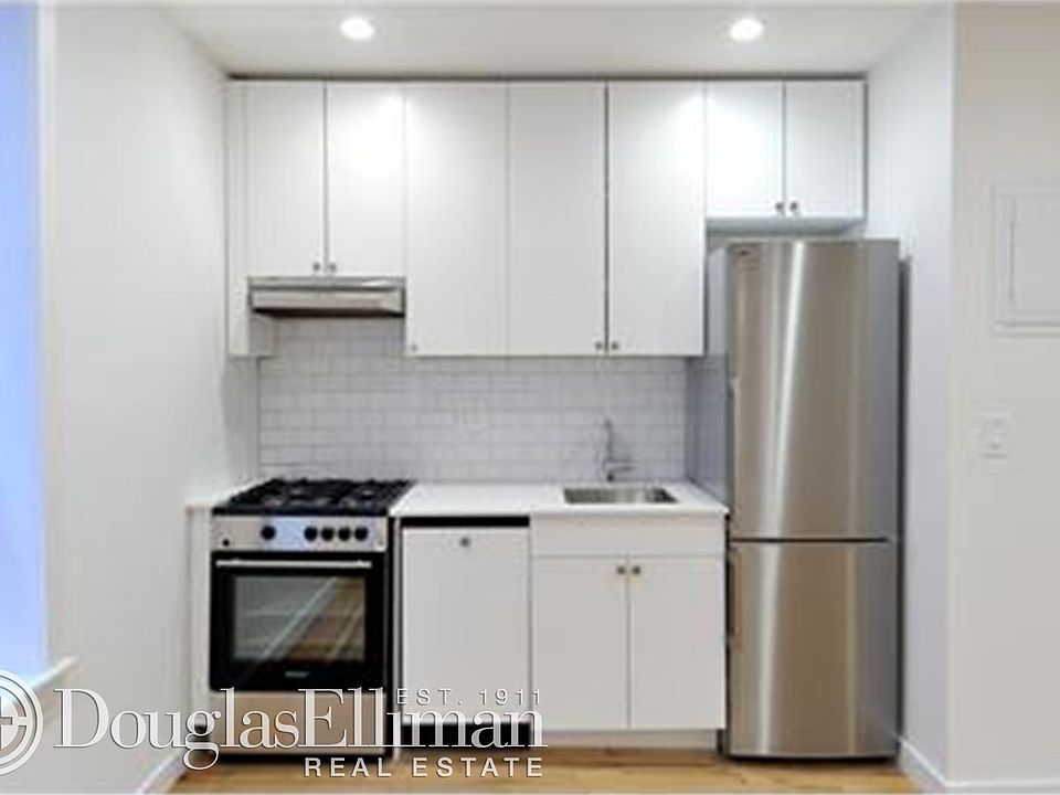 2nd image of 300 W 12th St APT 4I