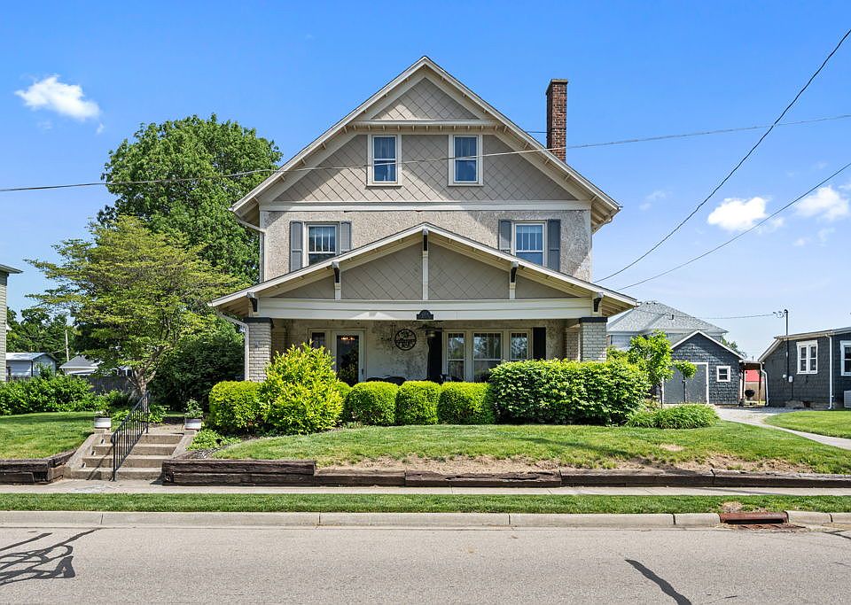 1st image of 224 E Walnut St
