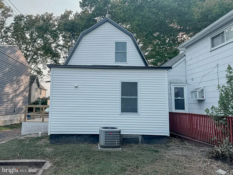 82 Central Ave — Photo 25