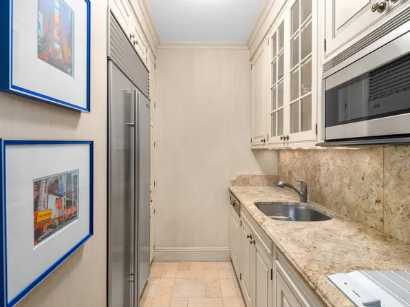 530 East 76th Street image 18 of 23