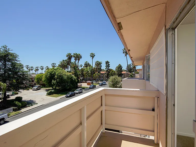 Emerald Manor Apartments — Photo 4