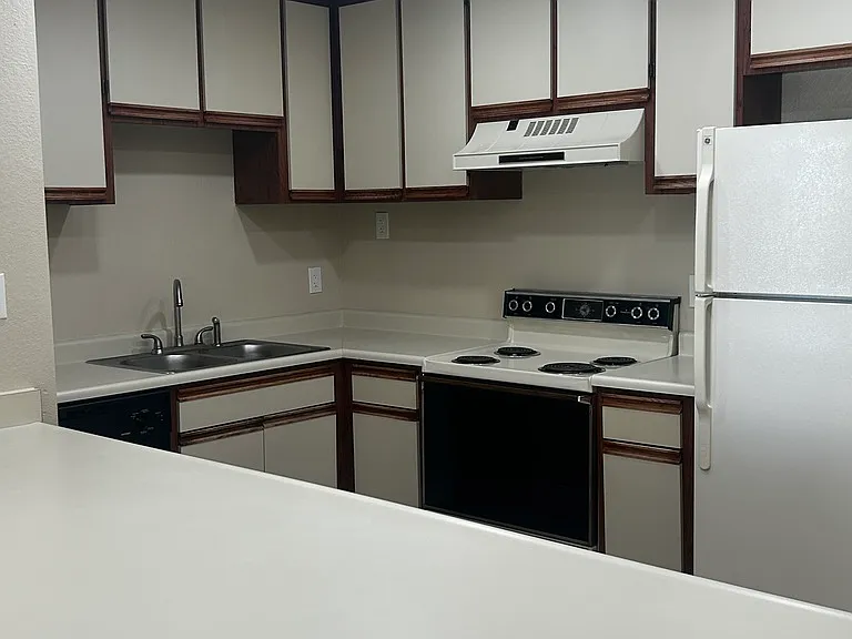 Summer Place Apartments — Photo 42