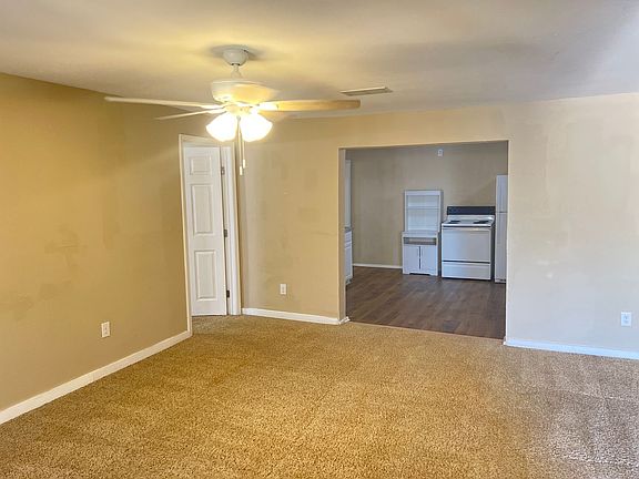 4th image of 3716 N Elm St