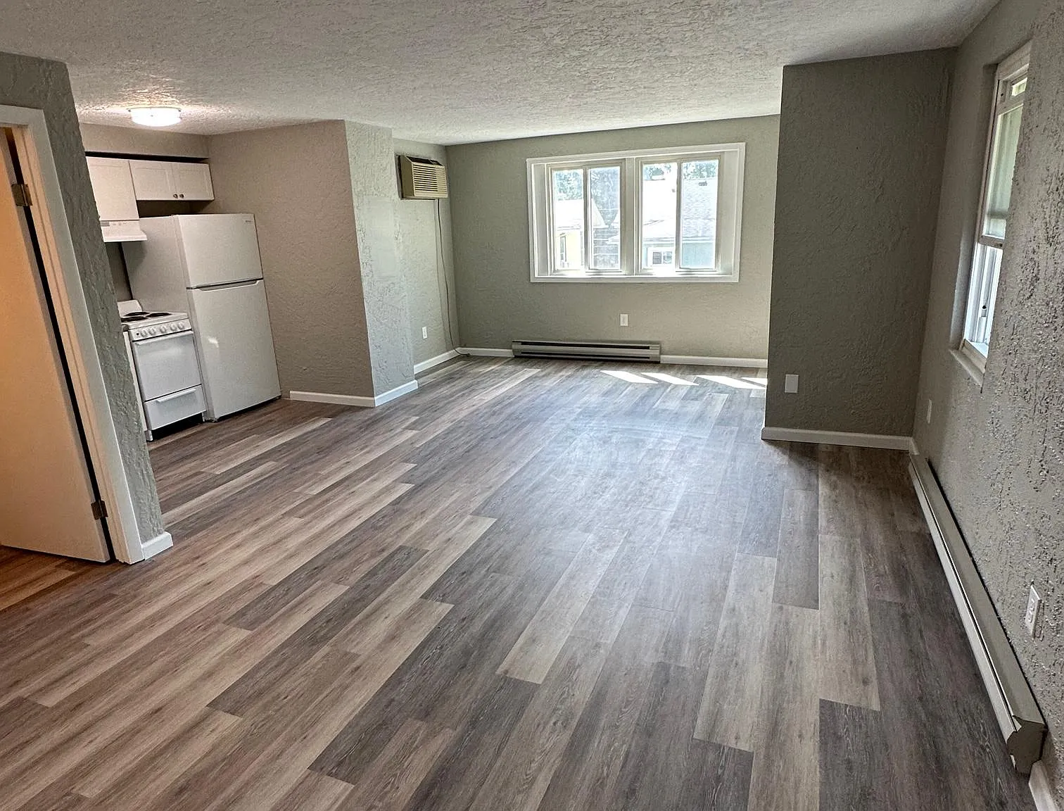 Studio, 400 sqft, $730 — Photo 2
