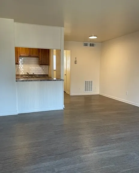 444 S Ashland Ave — Photo 1
