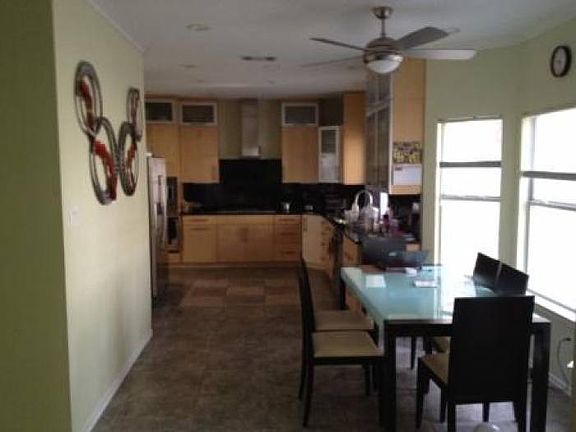 Kitchen & Breakfast