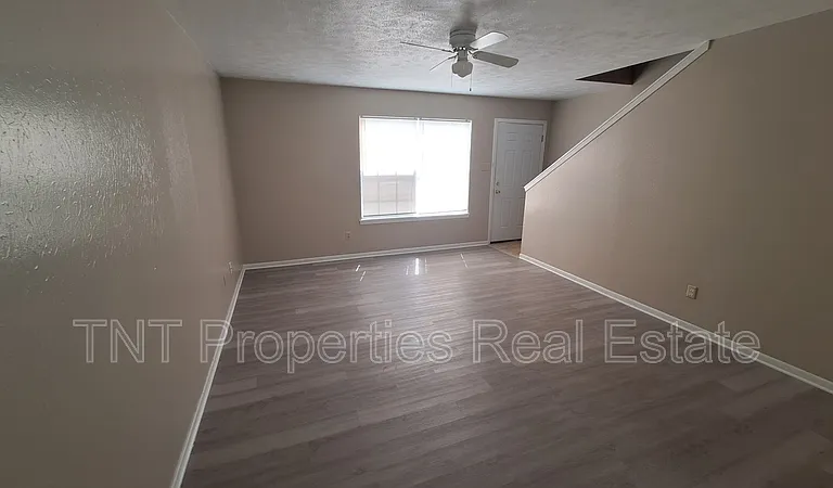 1906 Barak Ln #9 — Photo 8