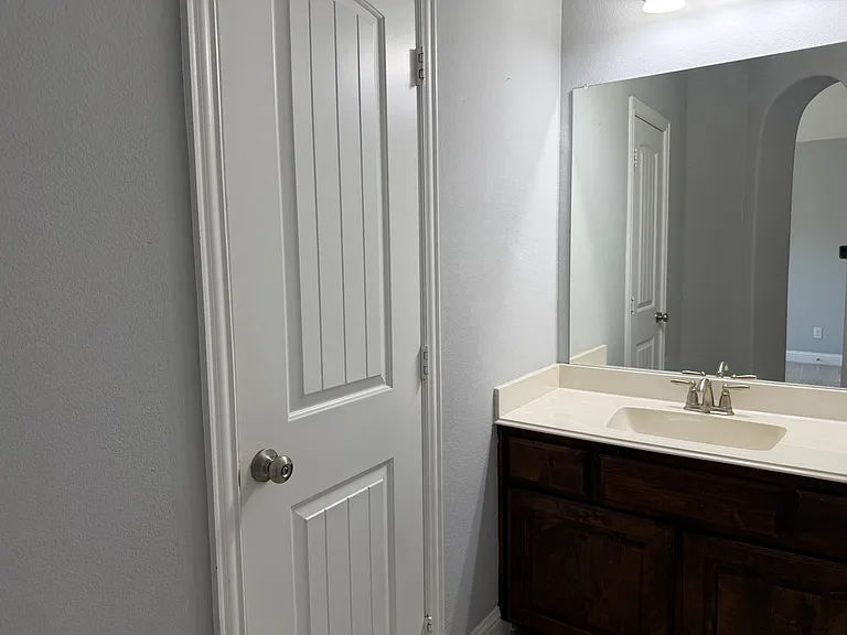 2417 Kingsgate Dr — Photo 27