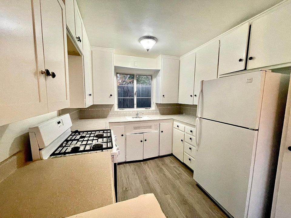 2nd image of 143 Avenida Del Mar APT C