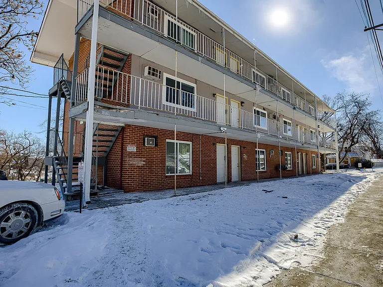 1015 N 47th Ave #8 — Photo 18