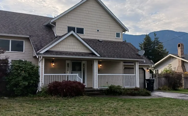 21013 Greenwood Dr — Photo 1