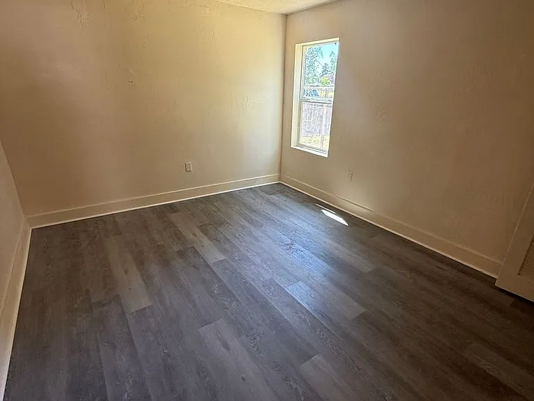 3916 Clinton Ave — Photo 14
