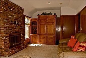 5th image of 10107 W 92nd Pl