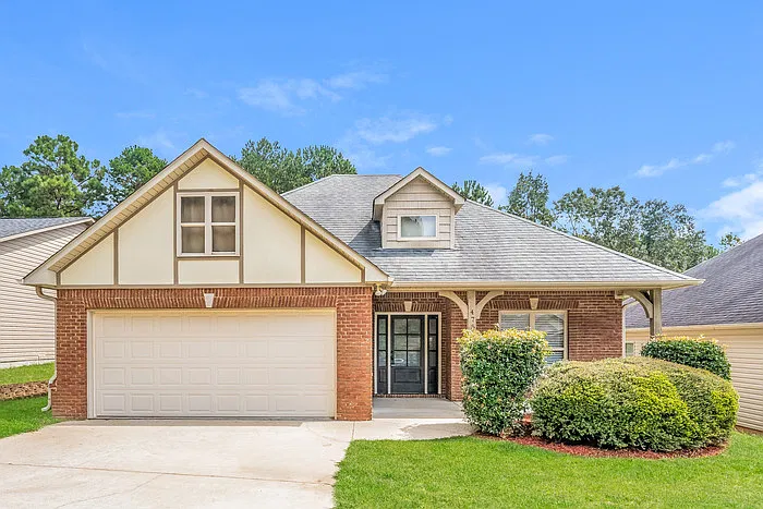 3 bed, 2.0 bath, 1379 sqft, $1,575 — Photo 1