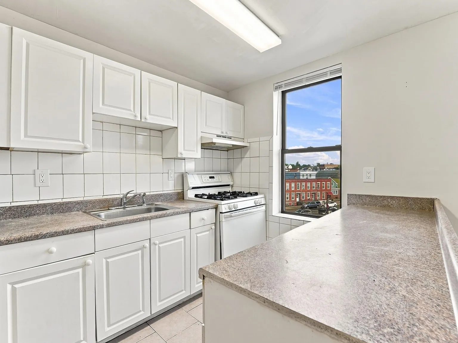 1 bed, 1.0 bath, 600 sqft, $1,700 — Photo 2
