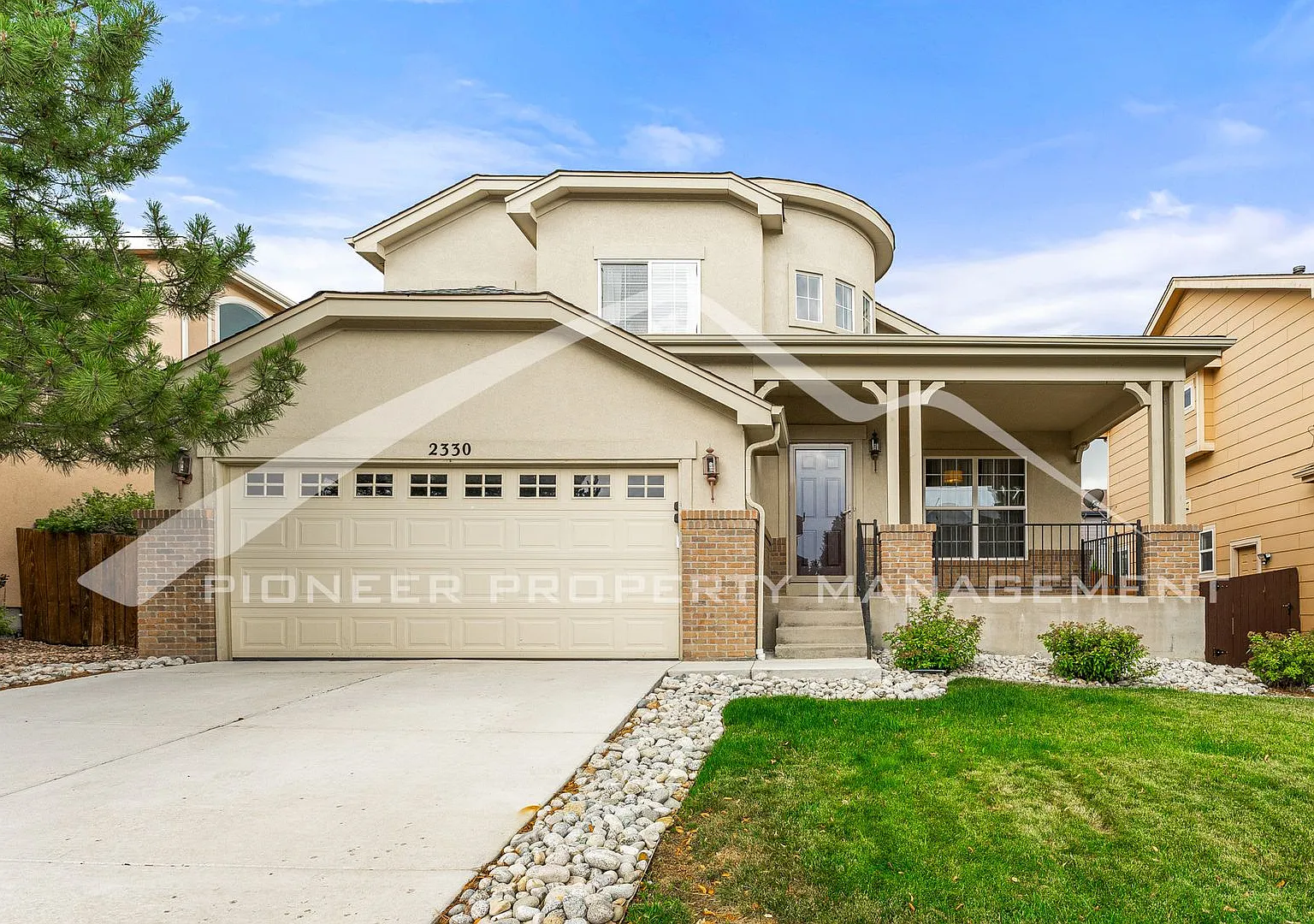 Beautiful Home with 2 Car Garage,Backyard, and Central A/C — Photo 1