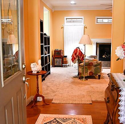 3rd image of 104 W Oaks Dr