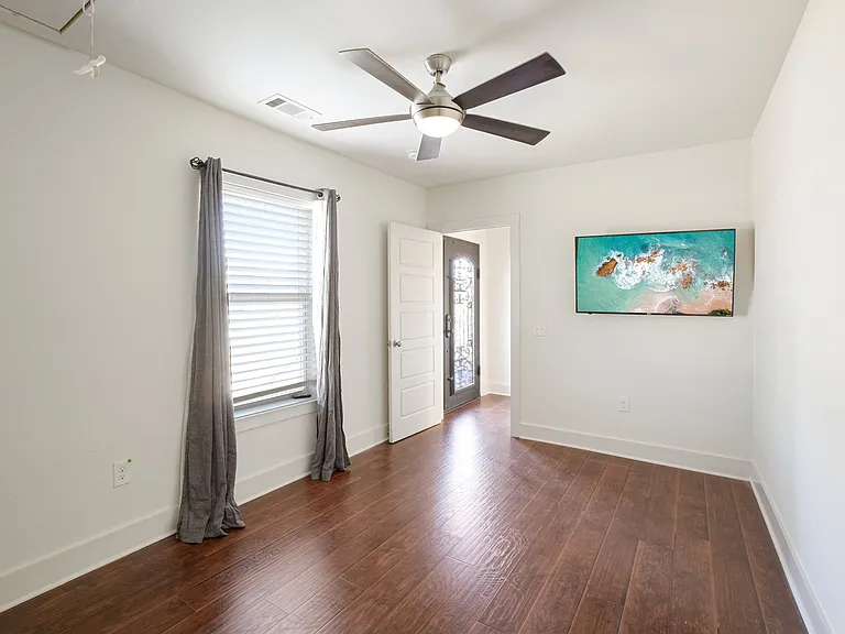 422 N Marlborough Ave — Photo 48