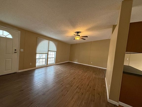 3rd image of 136 Sonnyland Dr
